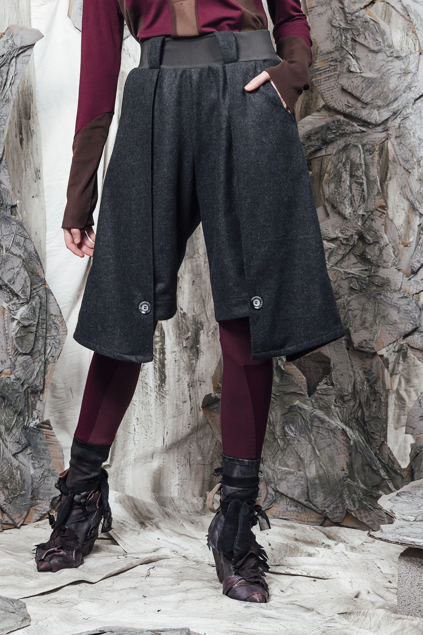 AW24 AERITH TAILORED SHORTS - CHARCOAL