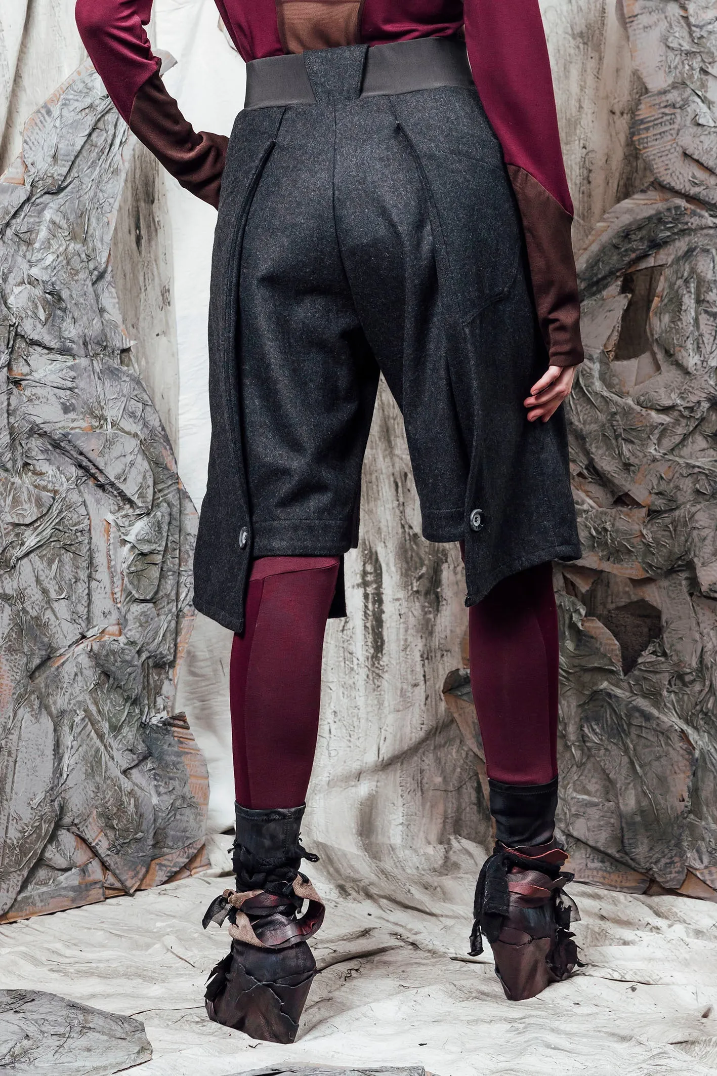 AW24 AERITH TAILORED SHORTS - CHARCOAL